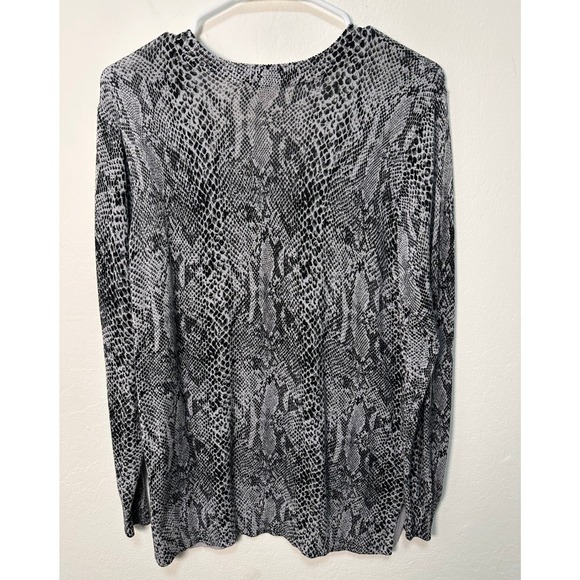 MICHAEL Michael Kors Womens M Long Sleeve Snake Print V Neck Top Gray Black - Picture 6 of 7